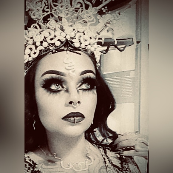 Auryn Gold Snakes Ouroboros Neverending Story Medusa Endless Knot Witch Necklace - Picture 10 of 15